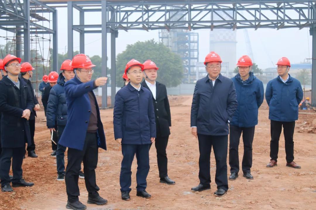 县委书记王波一行到四川天华化工集团调研重点项目与产业规划.jpg